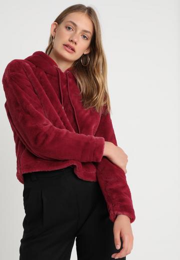 Пуловер с капюшоном