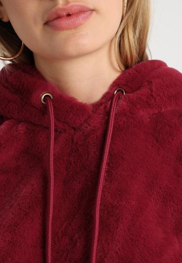 Пуловер с капюшоном