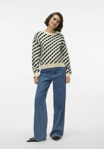 Пуловер в полоску