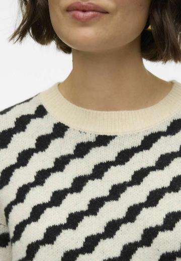 Пуловер в полоску