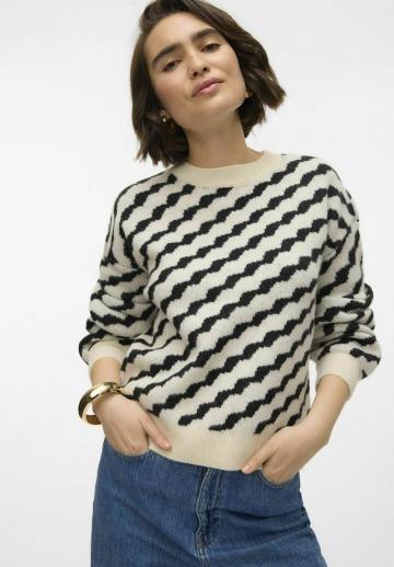 Пуловер в полоску