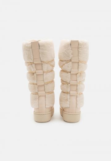 Зимние ботинки