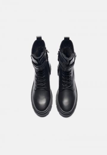 Ботинки на шнуровке