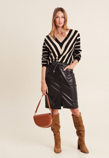 Пуловер в полоску