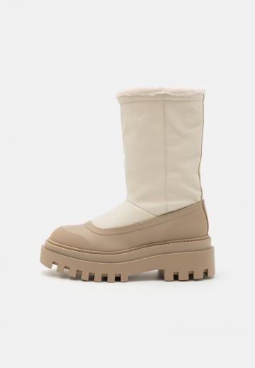 Зимние ботинки