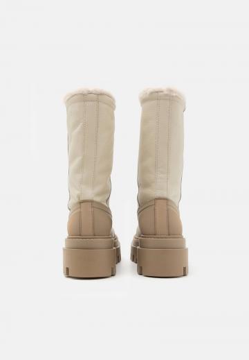 Зимние ботинки