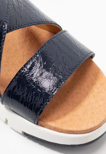 Босоножки на танкетке