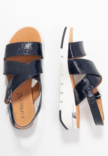 Босоножки на танкетке