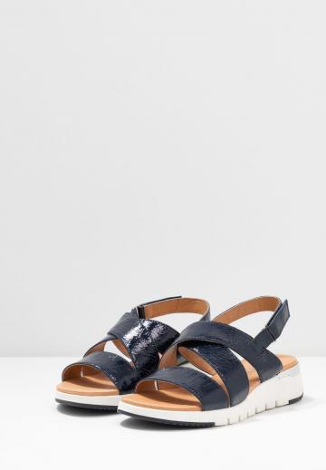 Босоножки на танкетке