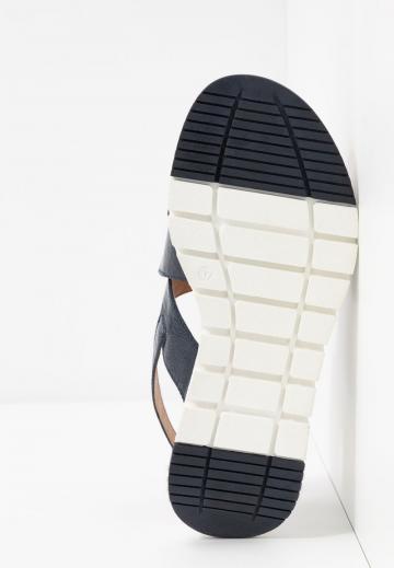 Босоножки на танкетке