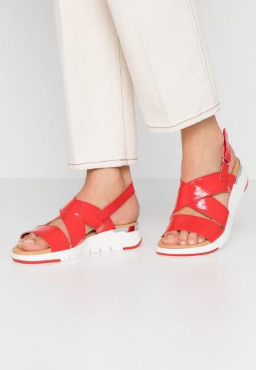 Босоножки на танкетке