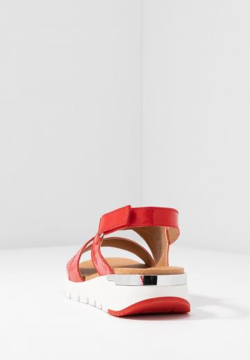 Босоножки на танкетке