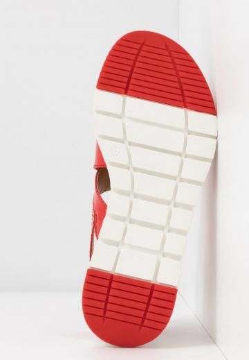 Босоножки на танкетке