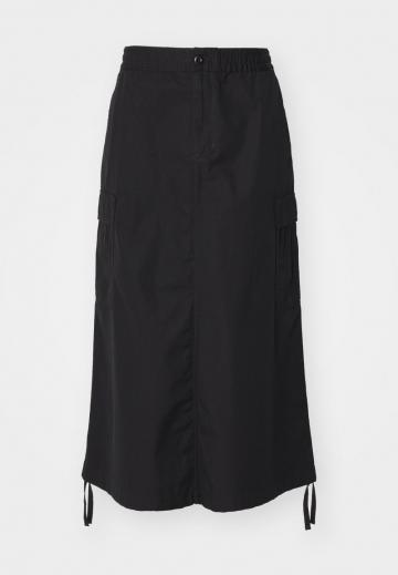 Юбка с накладными карманами