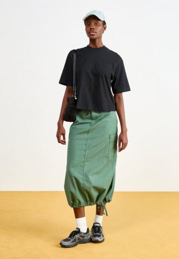 Юбка с накладными карманами