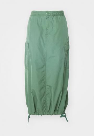 Юбка с накладными карманами