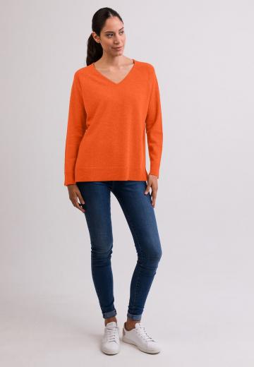 Пуловер с вырезом V