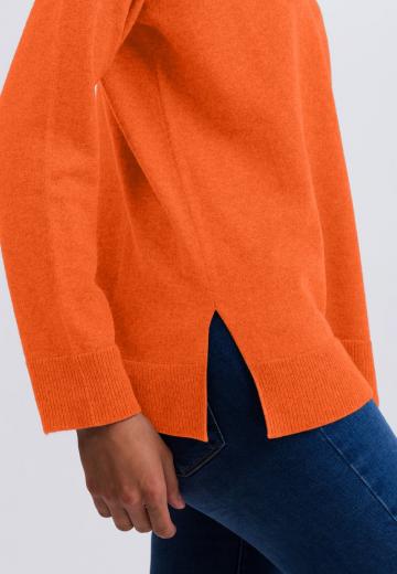 Пуловер с вырезом V