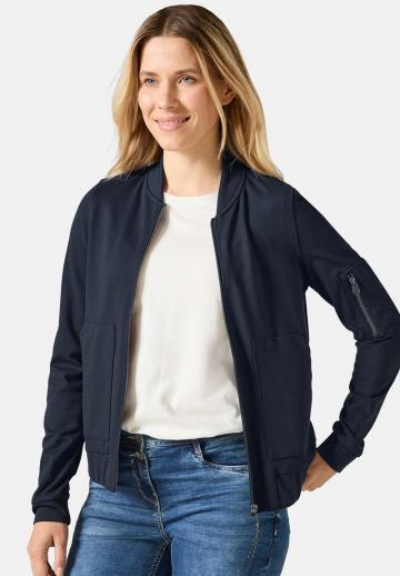 Куртка с накладнымит карманами