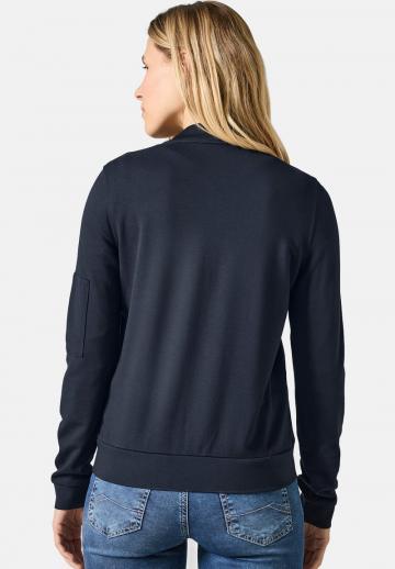 Куртка с накладнымит карманами