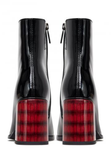 Высокие сапоги