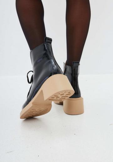 Полусапожки на высоком каблуке