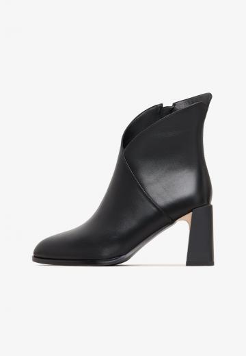 Полусапожки на высоком каблуке