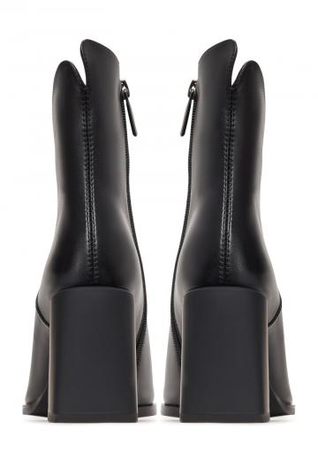 Полусапожки на высоком каблуке