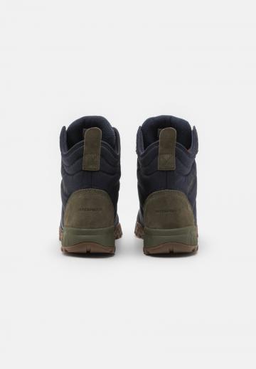 Походные ботинки