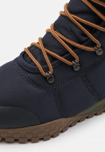 Походные ботинки