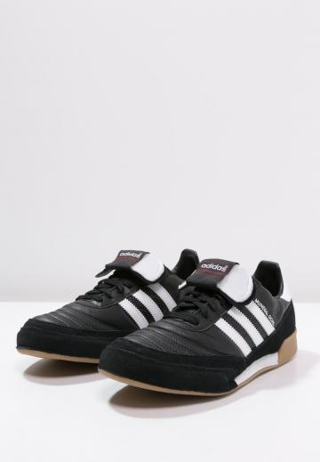 Футбольные бутсы