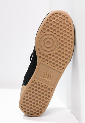 Футбольные бутсы