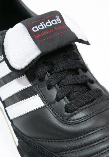 Футбольные бутсы