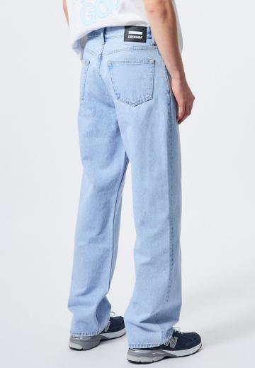 Прямые джинсы