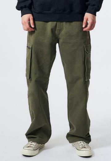 Брюки с накладными карманами