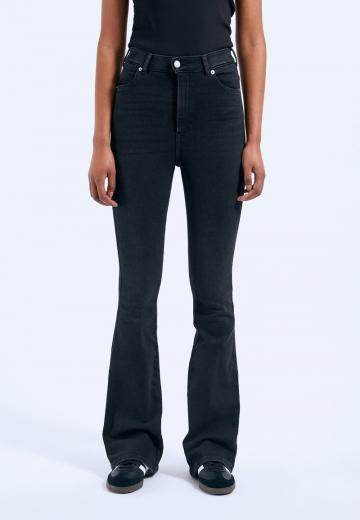 Клешеные джинсы