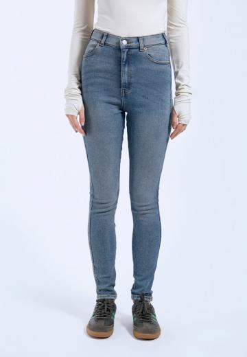 Узкие джинсы