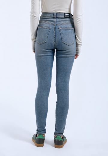 Узкие джинсы