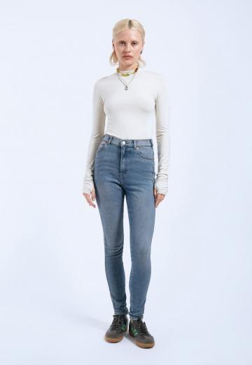 Узкие джинсы