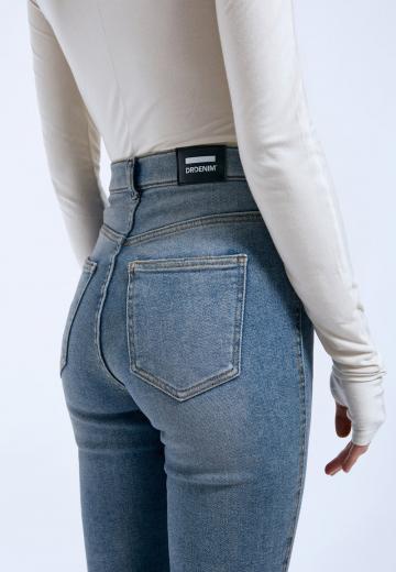 Узкие джинсы