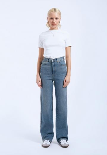 Прямые джинсы