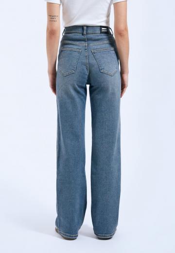 Прямые джинсы