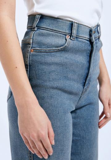 Прямые джинсы