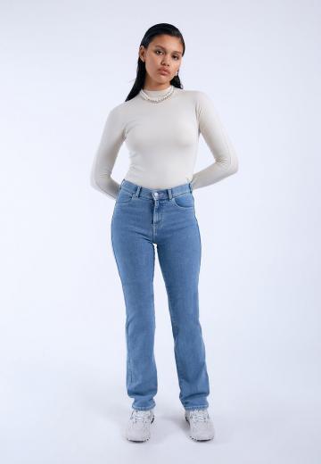 Прямые джинсы