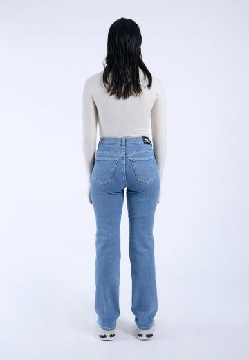Прямые джинсы