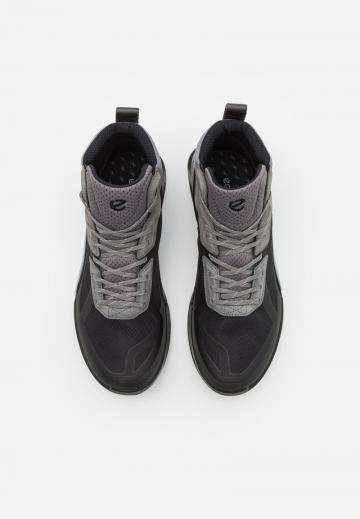 Походные ботинки