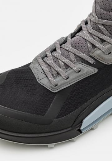 Походные ботинки