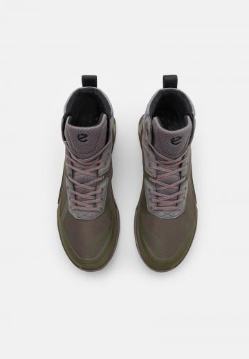 Походные ботинки