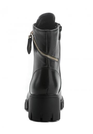 Ботинки на шнуровке