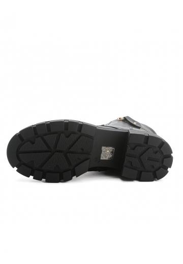 Ботинки на шнуровке